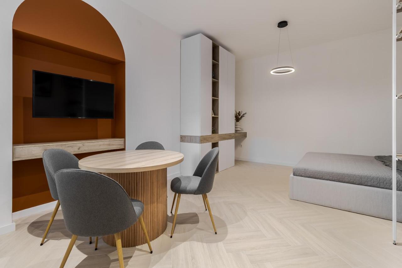 Inshiapartments On Ferentsa Lista Str Лвив Екстериор снимка