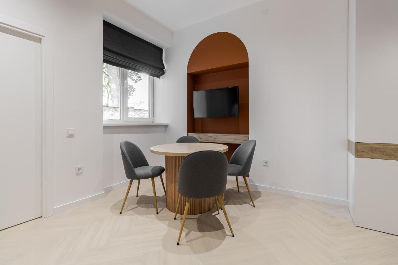 Inshiapartments On Ferentsa Lista Str Лвив Екстериор снимка